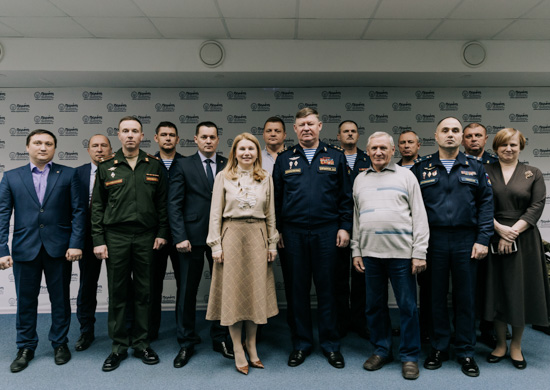 Командующий ВДВ ознакомился с перспективными парашютными системами Командующий ВДВ ознакомился с перспективными парашютными системами