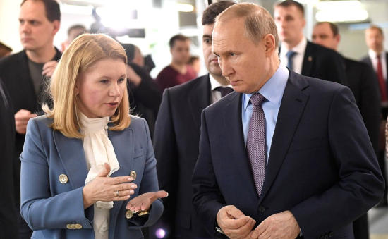 Владимир Путин посетил Ивановский парашютный завод «Полет» Владимир Путин посетил Ивановский парашютный завод «Полет»